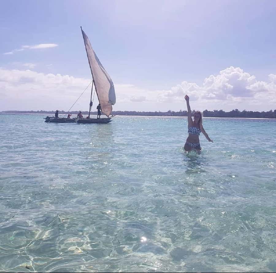 Diani Beach: Glass Boat Cruise to Robinson Island - Boarding the boat and heading toward Robinson Island