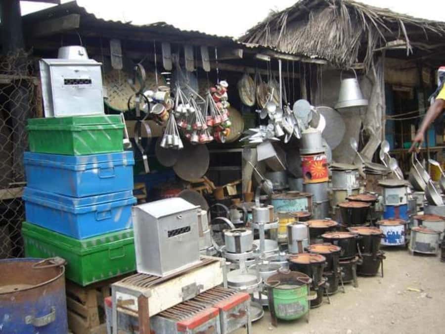 Diani bush tour - The village: household work and personal boundaries