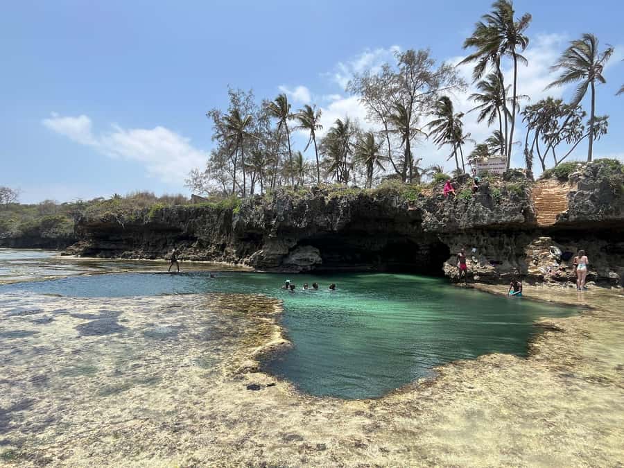 Diani: Full day Guided tour in Tiwi beach & Diani - Reef-walking to Tiwi’s coral caves