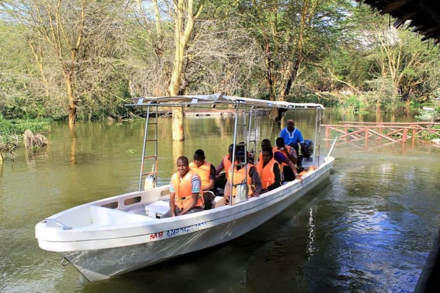 From Nairobi: 2-Day Naivasha Safari with Accommodation - Lunch and an afternoon at the lodge