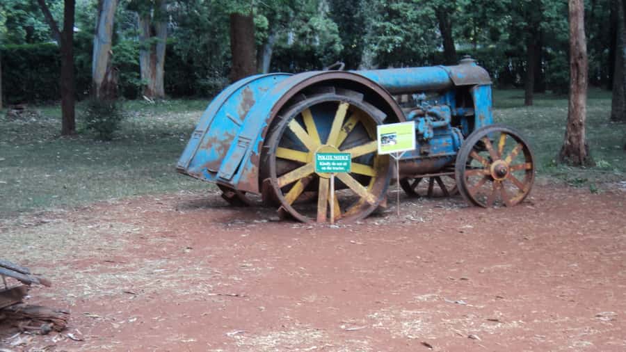 Giraffe Center and Karen Blixen Museum Tour from Nairobi - The Kazuri craft stop near the museum
