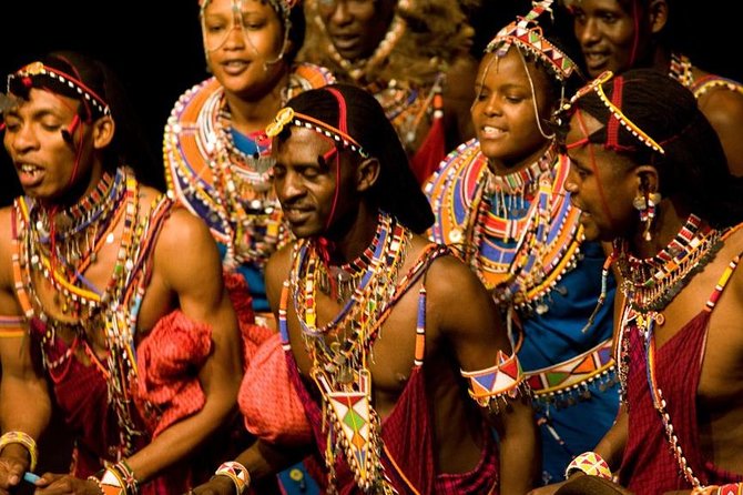 Giraffe Center, Elephant Orphanage, Beads Center & Bomas of Kenya Tour Nairobi - A full Nairobi day built around close animal encounters
