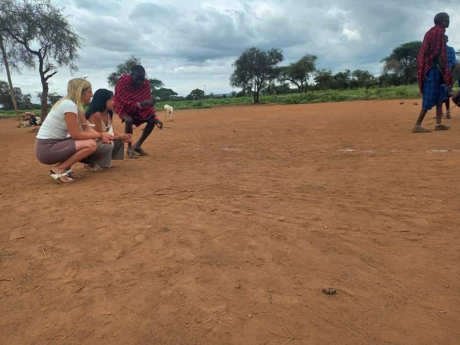 HALF DAY TOUR MASAI VILLAGE FROM NAIROBI WITH PICKUP&DROPOFF - Browsing beadwork without pressure