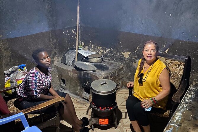 Ismael's Kibera Slum Tour - Seeing the African bone workshop