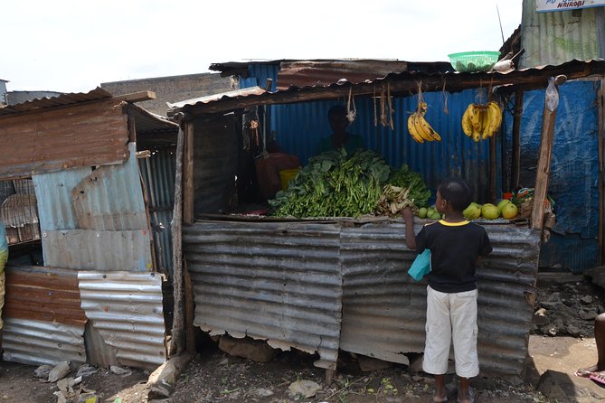 Mathare Community Slum Tour - Craft shops and handmade beadwork