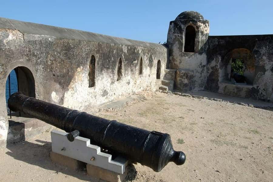 Mombasa: Discovery Day Tour and Haller Park - Taking a Swahili lunch break