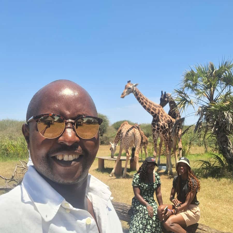 MOMBASA:FortJesus,OldCity,GiraffeOstrich,Oryx,Eland,WildTour - Getting close to giraffes