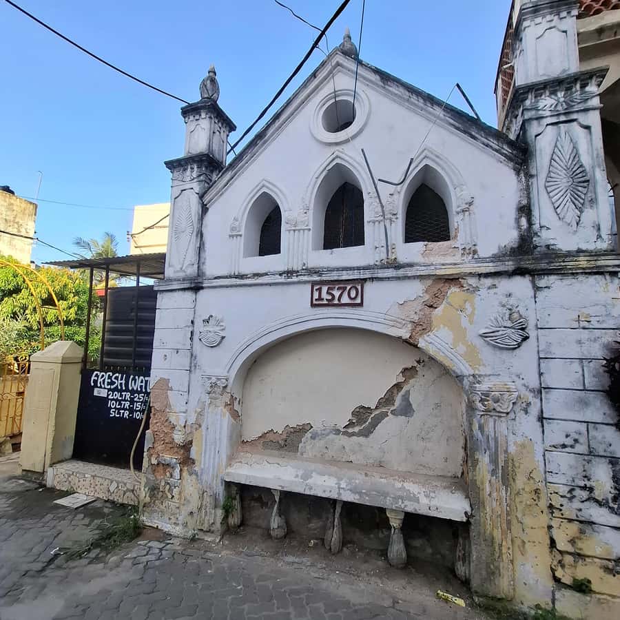 MOMBASA:FortJesus,OldTown,SpiceMarket, Shiva Temple DayTour. - Walking through Old Town’s narrow streets