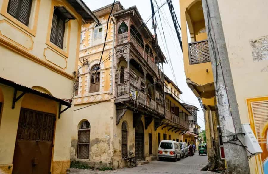Mombasa: Historical Guided city tour. Old town, Fort Jesus - Meeting at Pembe Za Ndovu
