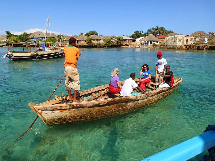 Mombasa: Kisite Park Private Cruise with Breakfast and Lunch - Dolphin watching in open water