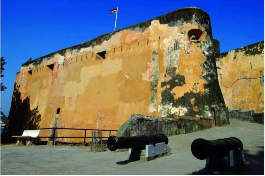 Mombasa: Tusks, Fort Jesus, Old Town, Beach and City Tour - Marikiti Market brings the strongest local flavor
