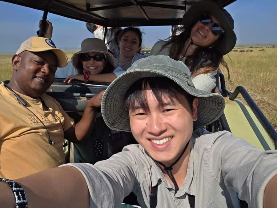 Nairobi: 3-Days 2-Nights Maasai Mara Group Safari in 4x4 - Day 2: Ten hours among lions, elephants, and wildebeest