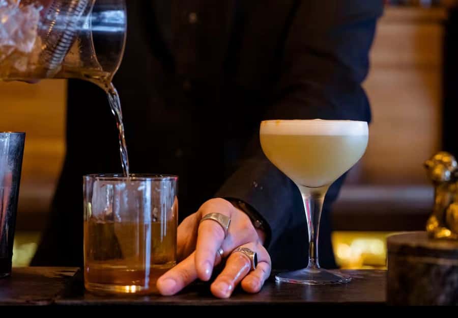 Nairobi bar crawl:Drink and Mingle - Meeting Caroline at Fortis Tower