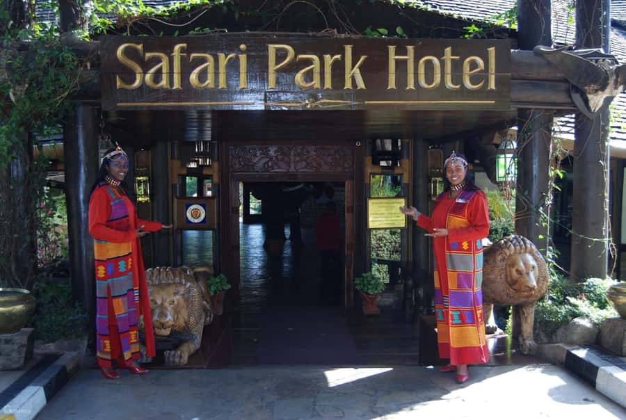 Nairobi: Cabaret Show with Dinner at Safari Park Hotel - Arriving at Safari Park Hotel for a Kenyan night out