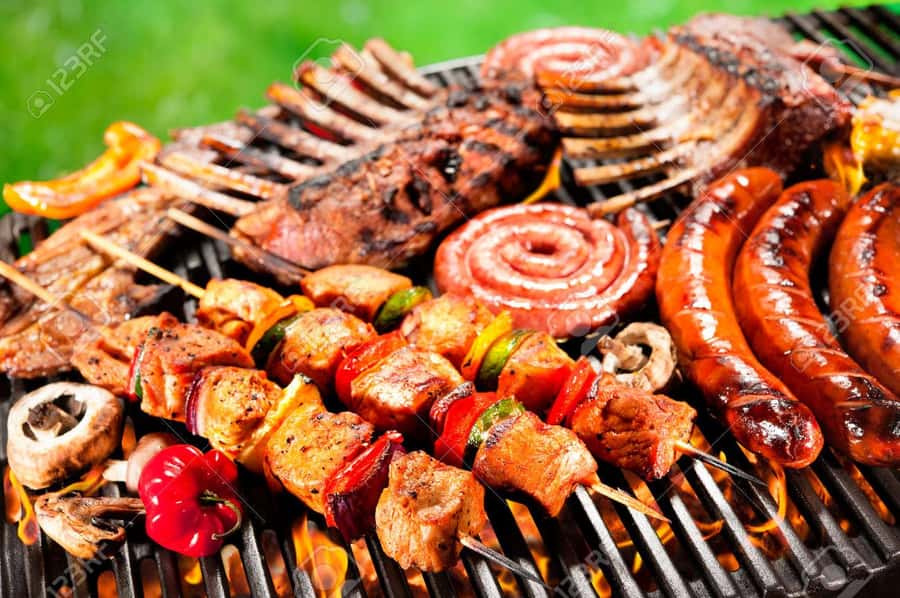Nairobi: Cabaret Show with Dinner at Safari Park Hotel - Live Kenyan and Swahili music before the show