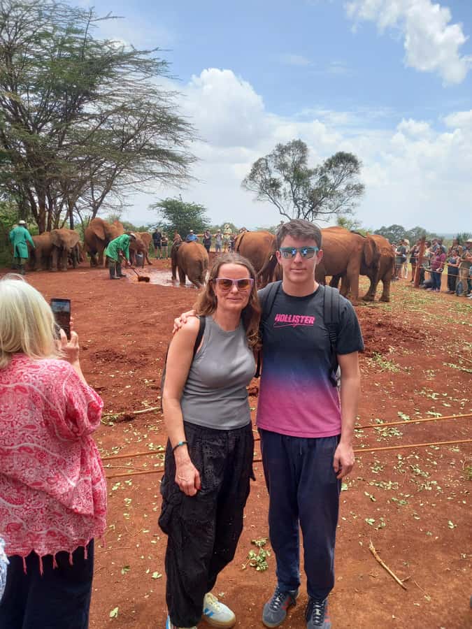 Nairobi: Game drive, elephant Orphanage & giraffe centre. - The souvenir shop stop