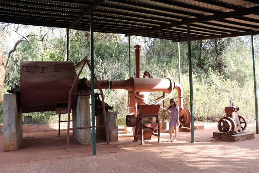 Nairobi Giraffe Center Tour with Karen Blixen & Kobe Beads" - Three Nairobi experiences in four hours