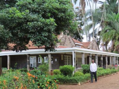 Nairobi Giraffe Center Tour with Karen Blixen & Kobe Beads”