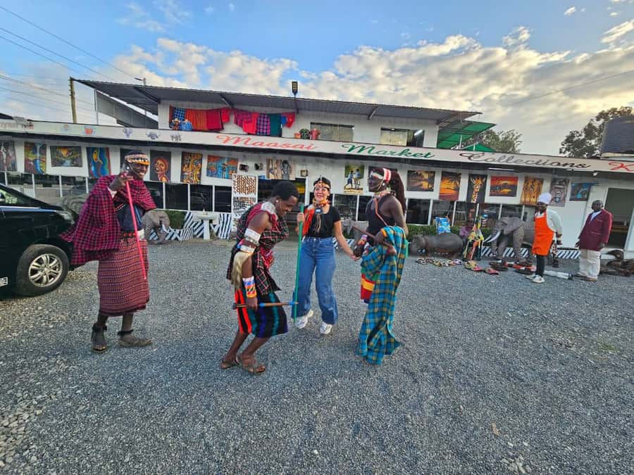 Nairobi: Hop on Hop off and Maasai market Collections Visit - Guides, timing, and the shape of the day