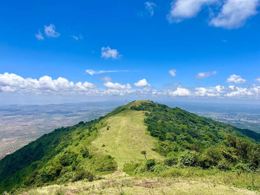NAIROBI:Ngong Hills Day Hike,Group Tour - Descending, Lunch, and the Return to Nairobi