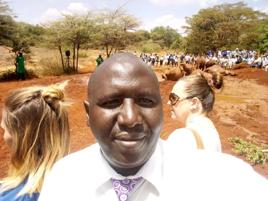 Nairobi: Private Elephant Orphanage Tour - The wood-crafts store and Kazuri Beads