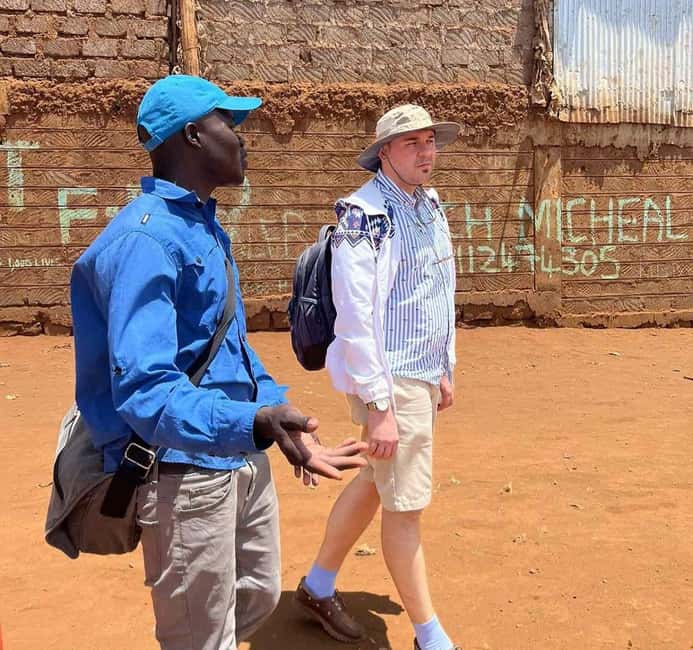 Nairobi: Visit Kibera Slum with a Social Entrepreneur - Stop three: recycled materials become useful crafts