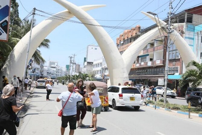 Visit to Fort Jesus and the Old Town of Mombasa - Mackinnon Market brings color, food, and daily trade