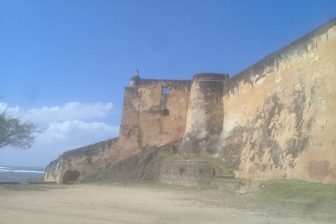 Walking Tour Through Old Town Mombasa and Fort Jesus - What the guide adds to the experience