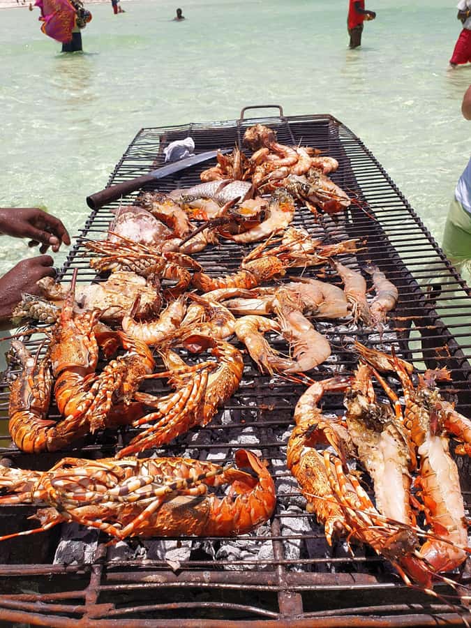 WATAMU: MALINDI: SARDEGNA ISLAND & MALINDI MARINE PARK - A seafood BBQ served at sea
